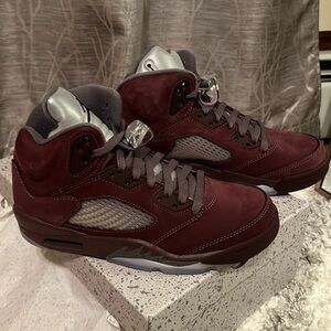 Air jordan 5 burgundy size 7 BNIB
